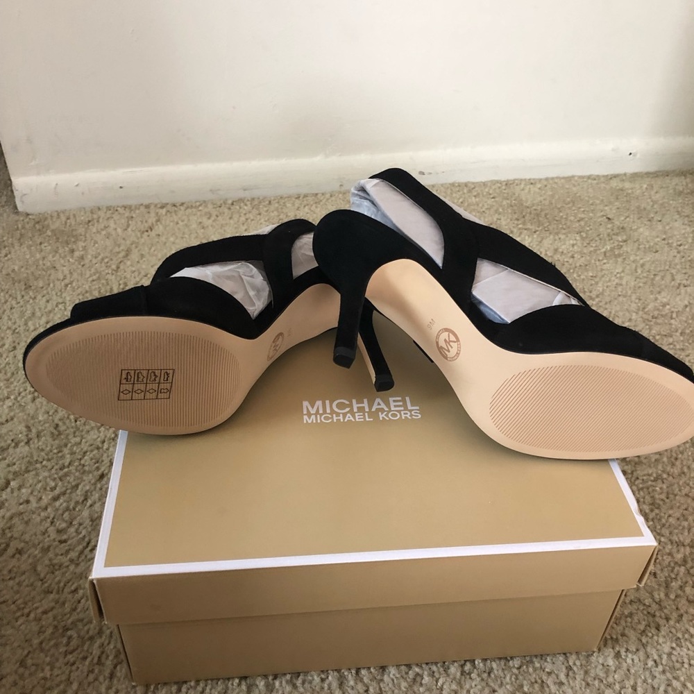 Heels - Picture 4 of 5